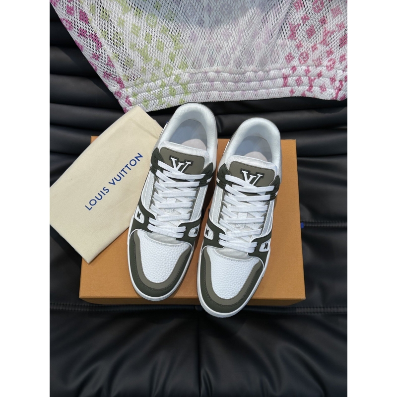 l**is V*t*n sneakers